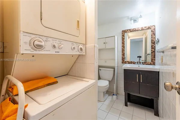 $2,300 | 250 Northwest 107th Avenue, Unit 205, Miami, FL 33172