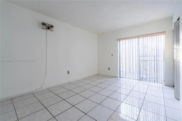$2,300 | 250 Northwest 107th Avenue, Unit 205, Miami, FL 33172