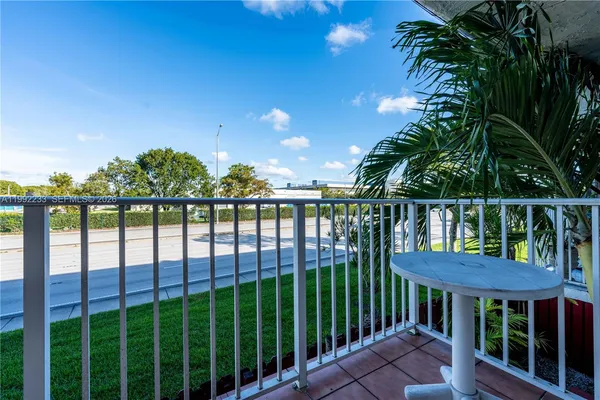 $2,300 | 250 Northwest 107th Avenue, Unit 205, Miami, FL 33172