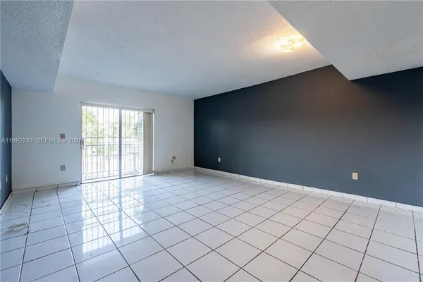 $2,300 | 250 Northwest 107th Avenue, Unit 205, Miami, FL 33172