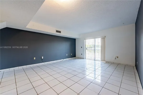 $2,300 | 250 Northwest 107th Avenue, Unit 205, Miami, FL 33172