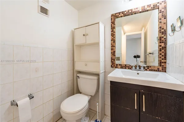 $2,300 | 250 Northwest 107th Avenue, Unit 205, Miami, FL 33172