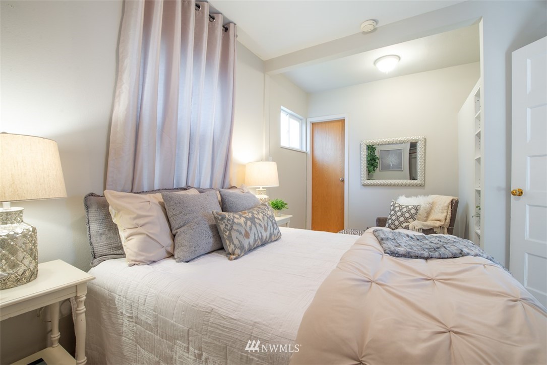 424 North 68th Street Seattle, WA 98103 - Photo 8 of 26 a bedroom with a bed and a lamp