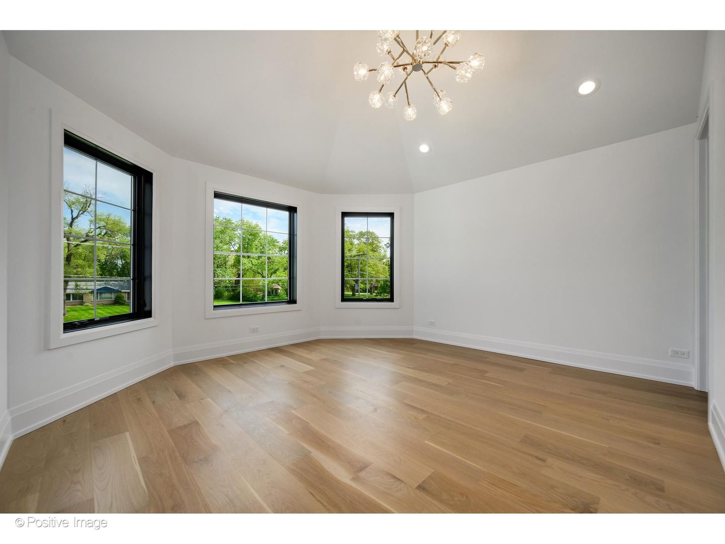 1851 Oakwood Road Northbrook, IL 60062 - Photo 22 of 56