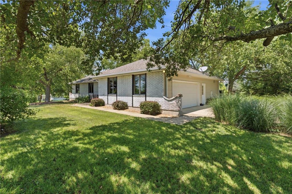 1116 West Hubach Hill Road Raymore, MO 64083 - Photo 2 of 50 Gallery Image 2