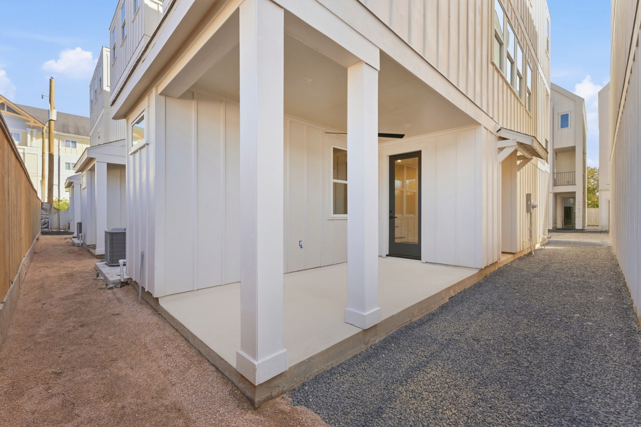 7706 Earl Rudder Way Houston, TX 77055 - Photo 42 of 46 a view of a hallway with white walls