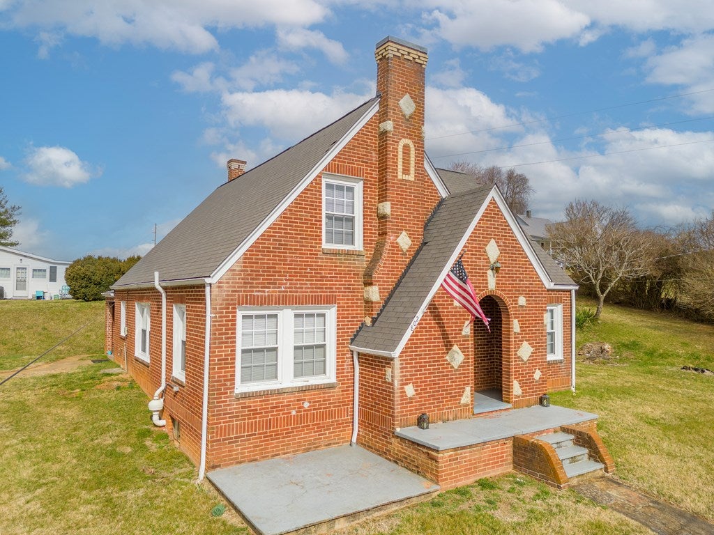 802 Fries Road Galax, VA 24333 - Photo 3 of 59 Gallery Image 3