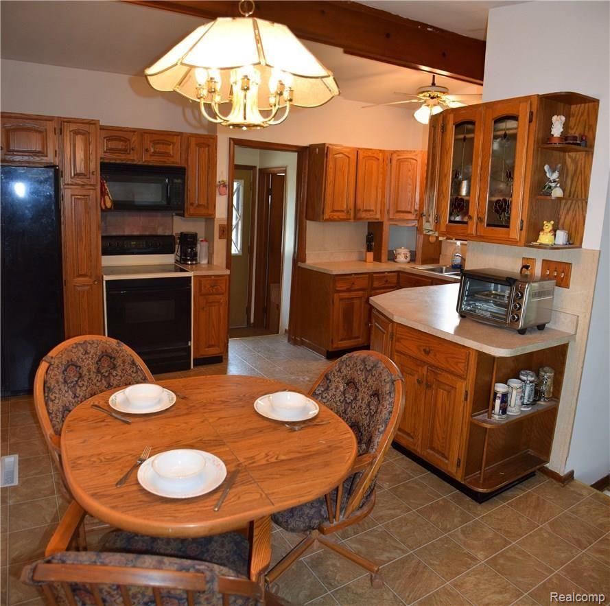 7358 Shea Road Marine City, MI 48039 - Photo 15 of 21 15 dining kitchen.jpg