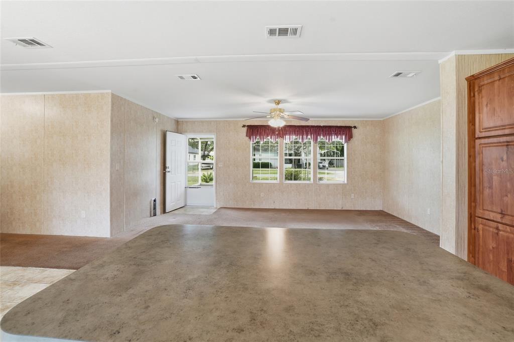11305 Broadview Road Seffner, FL 33584 - Photo 14 of 34 an empty room with windows and closet