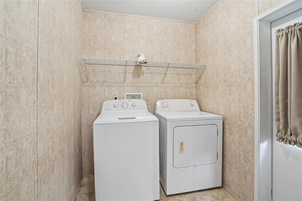 11305 Broadview Road Seffner, FL 33584 - Photo 15 of 34 a utility room with dryer and washer