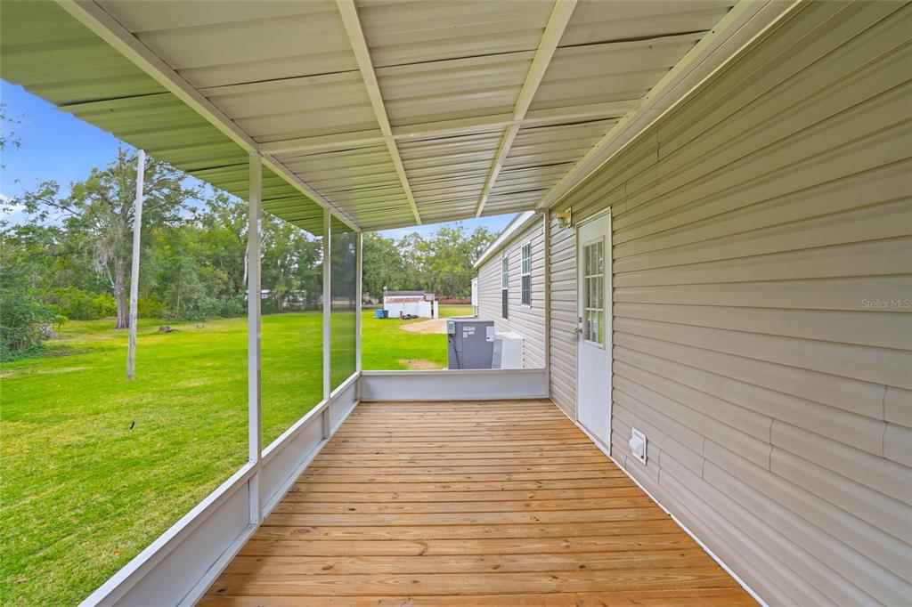 11305 Broadview Road Seffner, FL 33584 - Photo 24 of 34 a view of a backyard with a garden