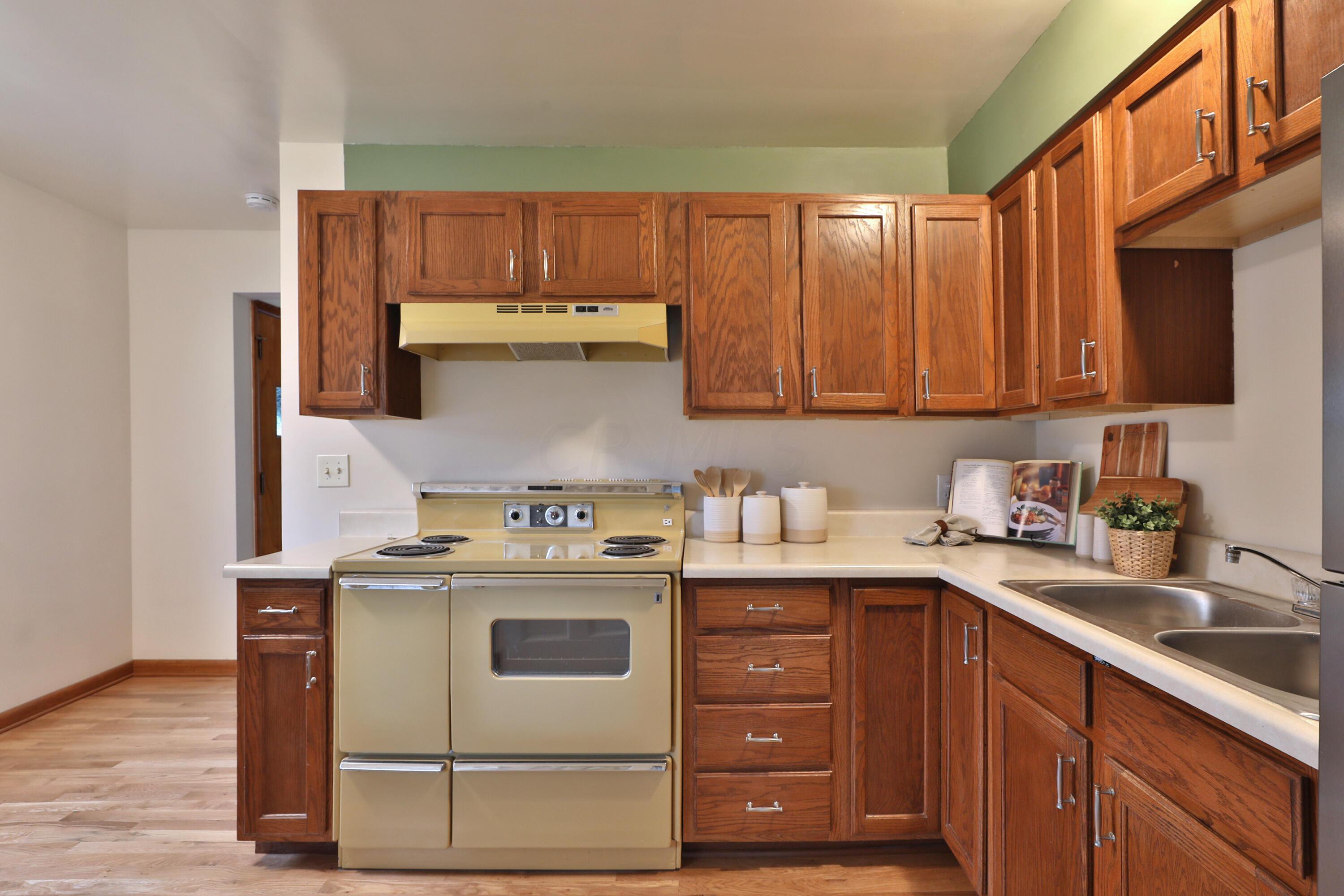 645 Morse Road Columbus, OH 43214 - Photo 12 of 41 Eat-in Kitchen