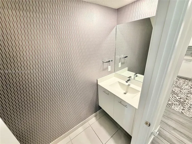 $4,990 | 4861 Northwest 83rd Path, Unit 4861, Doral, FL 33166