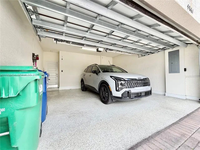 $4,990 | 4861 Northwest 83rd Path, Unit 4861, Doral, FL 33166