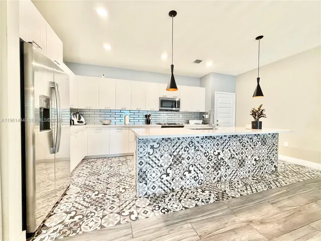 $4,990 | 4861 Northwest 83rd Path, Unit 4861, Doral, FL 33166