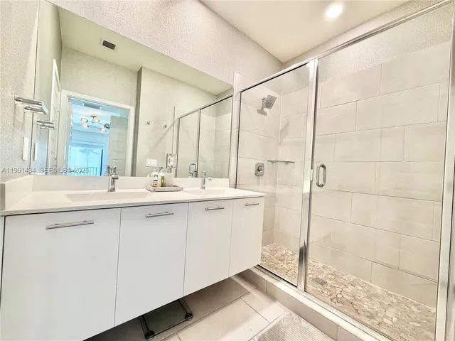 $4,990 | 4861 Northwest 83rd Path, Unit 4861, Doral, FL 33166