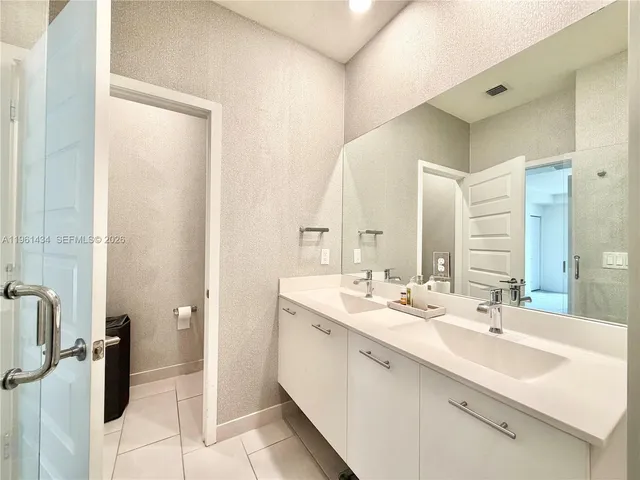 $4,990 | 4861 Northwest 83rd Path, Unit 4861, Doral, FL 33166