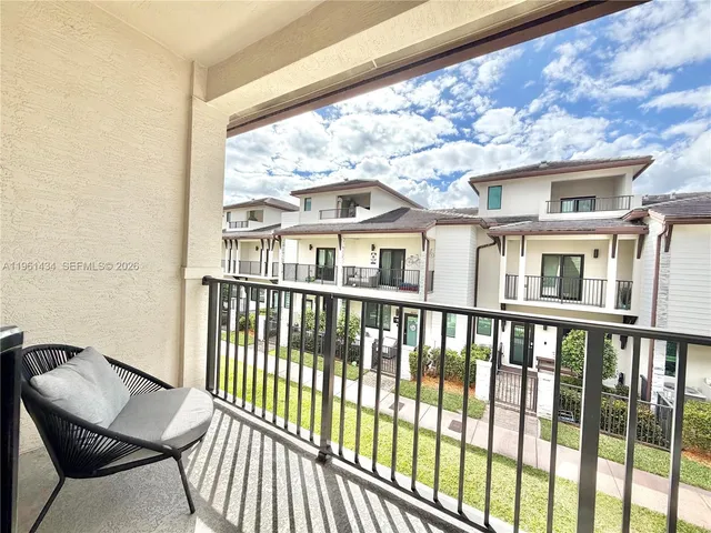 $4,990 | 4861 Northwest 83rd Path, Unit 4861, Doral, FL 33166