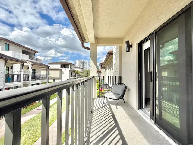 $4,990 | 4861 Northwest 83rd Path, Unit 4861, Doral, FL 33166