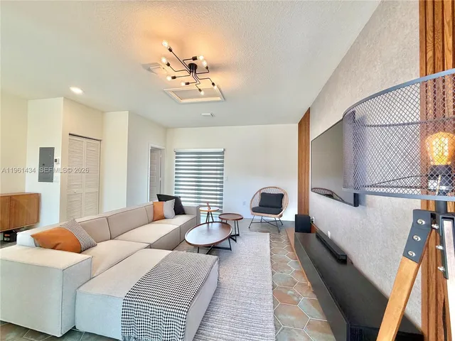 $4,990 | 4861 Northwest 83rd Path, Unit 4861, Doral, FL 33166