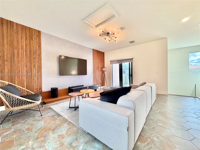 $4,990 | 4861 Northwest 83rd Path, Unit 4861, Doral, FL 33166