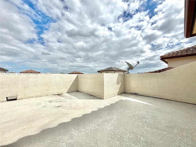 $4,990 | 4861 Northwest 83rd Path, Unit 4861, Doral, FL 33166