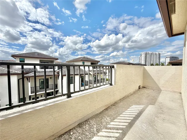 $4,990 | 4861 Northwest 83rd Path, Unit 4861, Doral, FL 33166