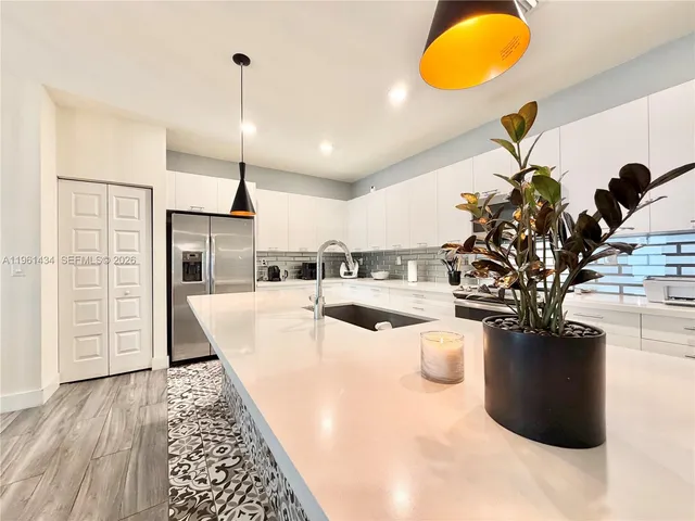 $4,990 | 4861 Northwest 83rd Path, Unit 4861, Doral, FL 33166