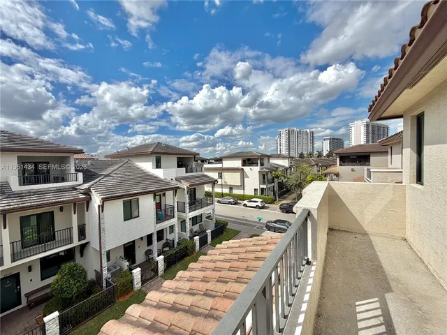 $4,990 | 4861 Northwest 83rd Path, Unit 4861, Doral, FL 33166