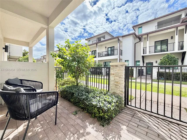 $4,990 | 4861 Northwest 83rd Path, Unit 4861, Doral, FL 33166
