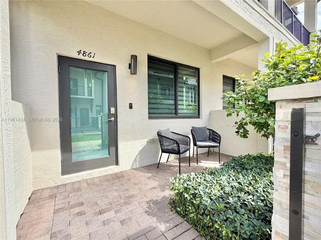 $4,990 | 4861 Northwest 83rd Path, Unit 4861, Doral, FL 33166