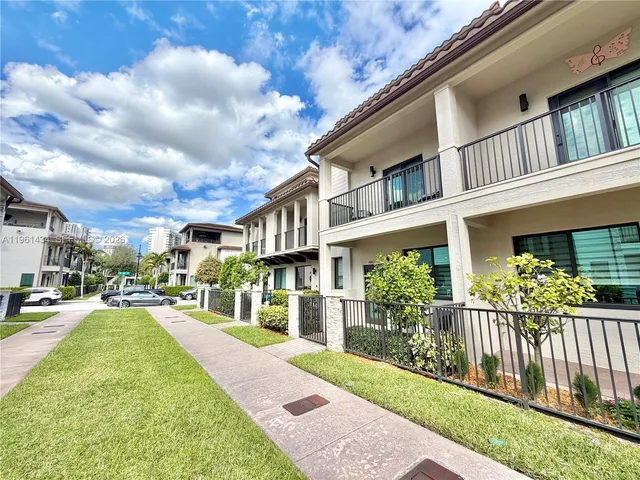 $4,990 | 4861 Northwest 83rd Path, Unit 4861, Doral, FL 33166