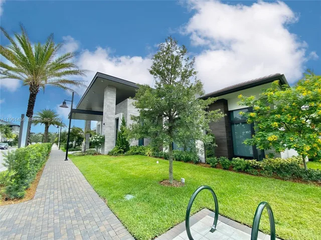 $4,990 | 4861 Northwest 83rd Path, Unit 4861, Doral, FL 33166