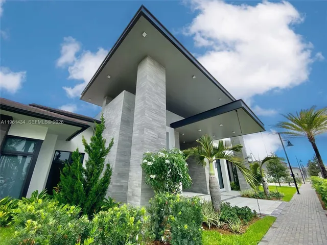 $4,990 | 4861 Northwest 83rd Path, Unit 4861, Doral, FL 33166