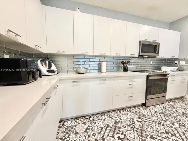 $4,990 | 4861 Northwest 83rd Path, Unit 4861, Doral, FL 33166