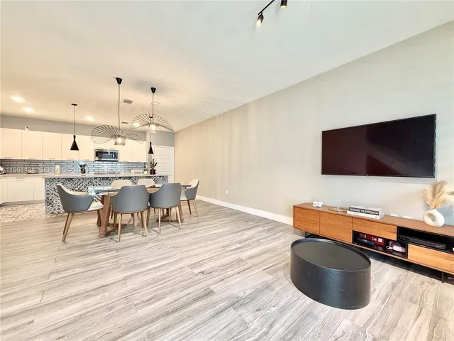 $4,990 | 4861 Northwest 83rd Path, Unit 4861, Doral, FL 33166