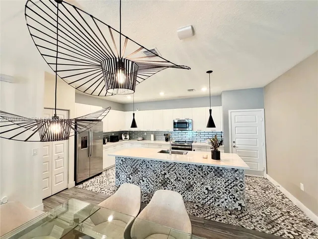 $4,990 | 4861 Northwest 83rd Path, Unit 4861, Doral, FL 33166