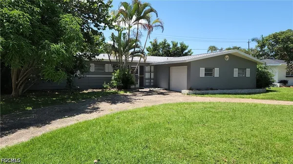 $2,100 | 1530 Passaic Avenue, Fort Myers, FL 33901