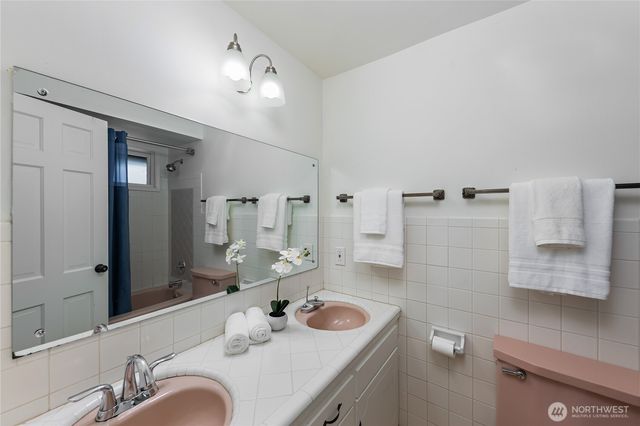 $3,250,000 | 16521 Northeast 1st Place, Bellevue, WA 98008