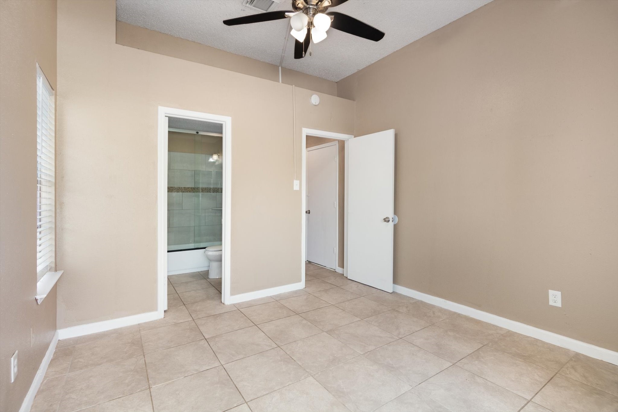 4403 Conward Drive Houston, TX 77066 - Photo 16 of 25 an empty room with fan and entrance
