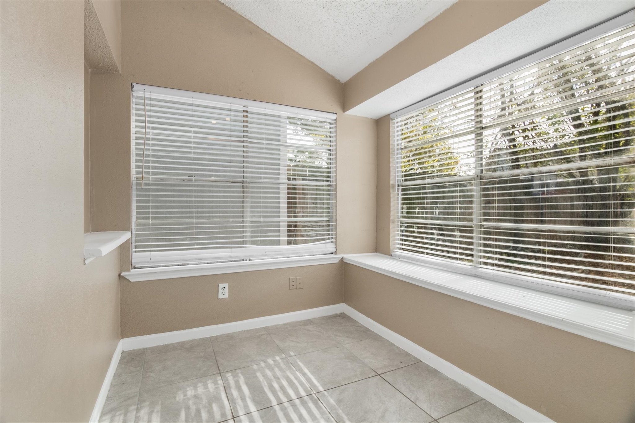 4403 Conward Drive Houston, TX 77066 - Photo 21 of 25 a view of a room that has a window in it