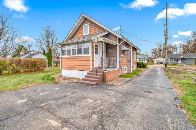 $169,900 | 230 Compton Street, Bronson, MI 49028