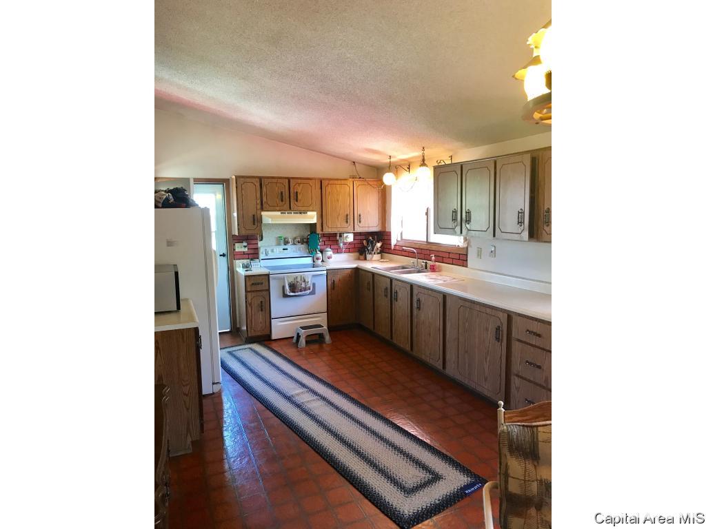 4954 Peck Road Arenzville, IL 62611 - Photo 6 of 13