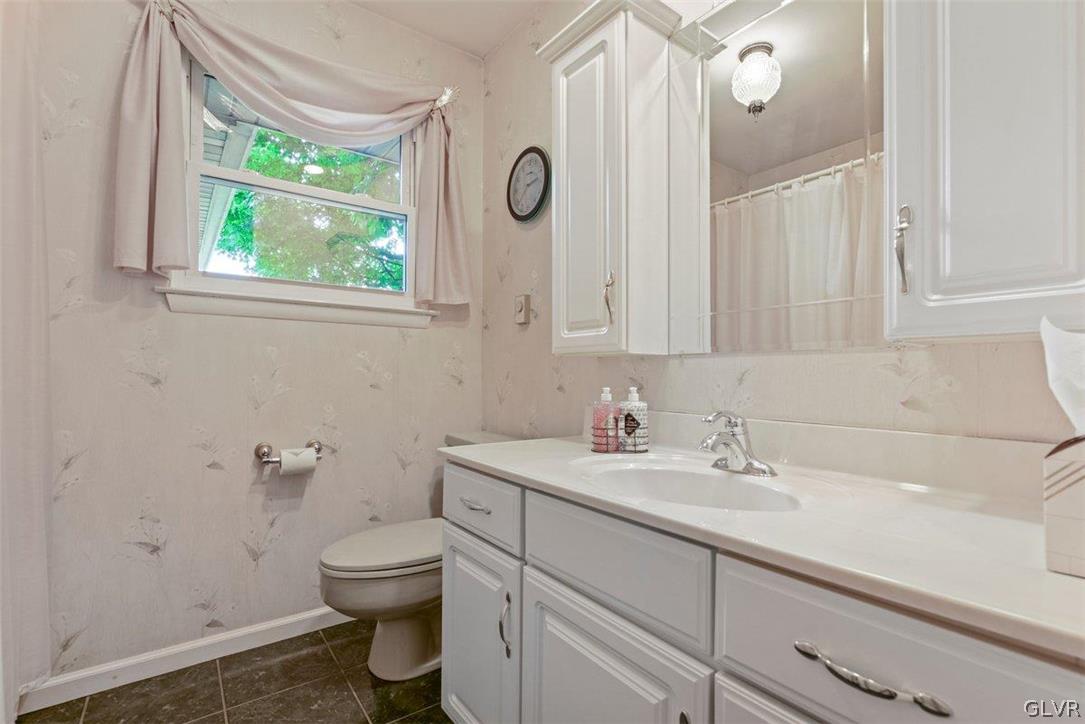 4537 Steuben Road Bethlehem, PA 18020 - Photo 29 of 40 Full Hall Bath