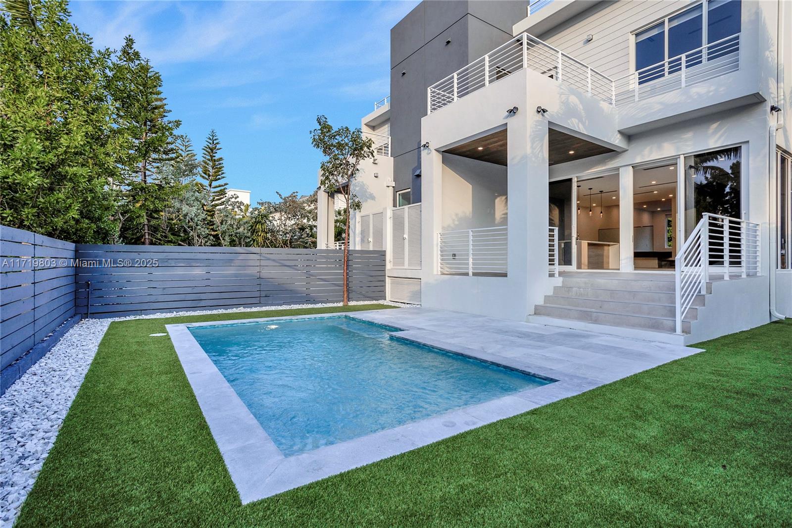 454 Fernwood Road Key Biscayne, FL 33149 - Photo 12 of 15