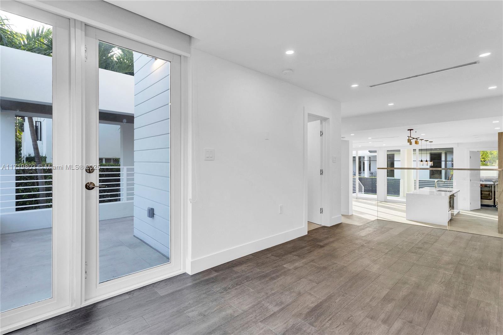 454 Fernwood Road Key Biscayne, FL 33149 - Photo 6 of 15