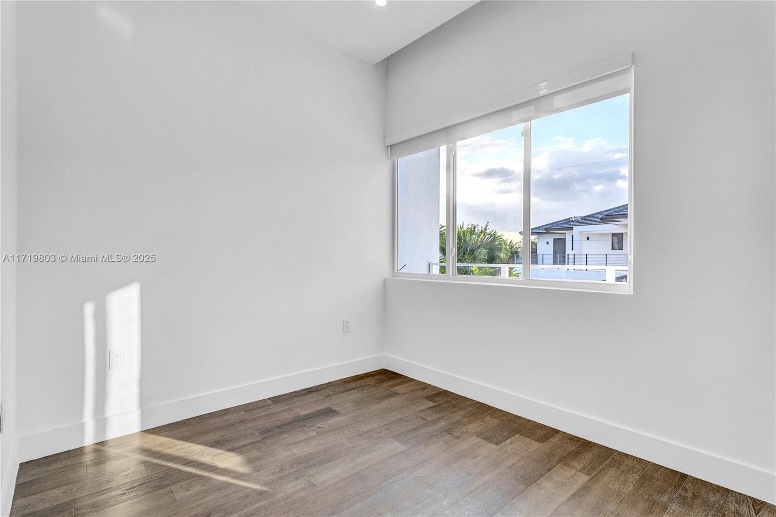 454 Fernwood Road Key Biscayne, FL 33149 - Photo 9 of 15