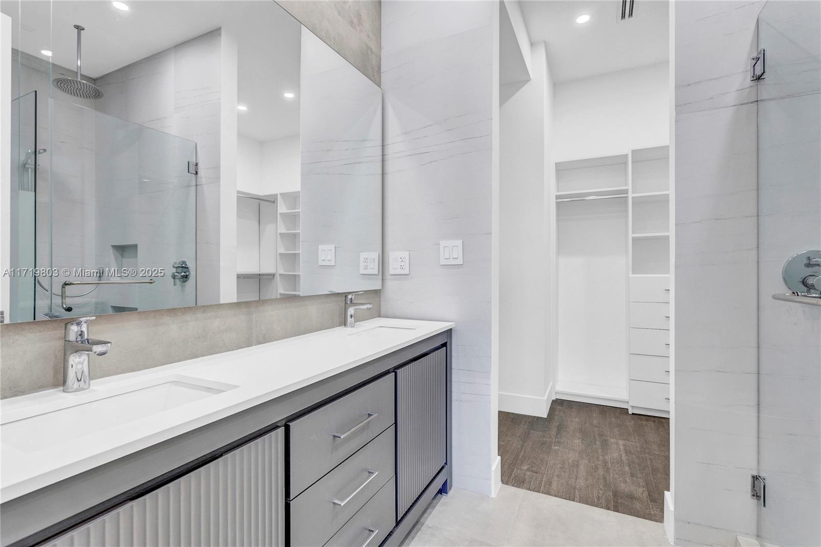 454 Fernwood Road Key Biscayne, FL 33149 - Photo 10 of 15