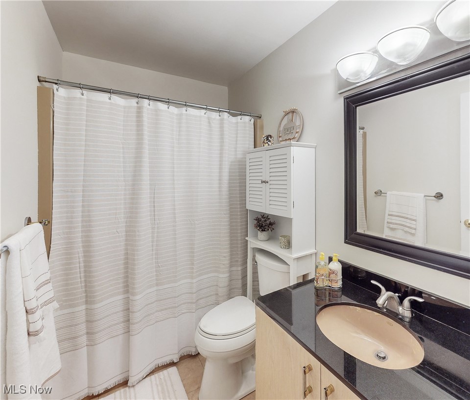 7224 Liberty Road Solon, OH 44139 - Photo 11 of 41 First floor full bath