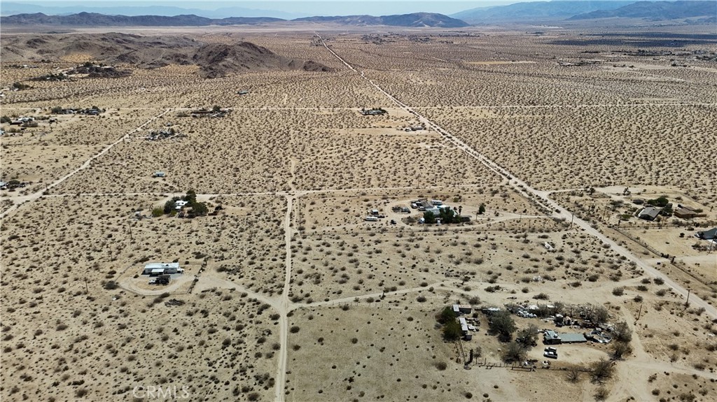 760 Carmel Street Joshua Tree, CA 92252 - Photo 7 of 11 a view of bathroom